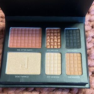 Eyeshadow Palette - Peach, Bronze, Charcoal, Gold, Tan Shades